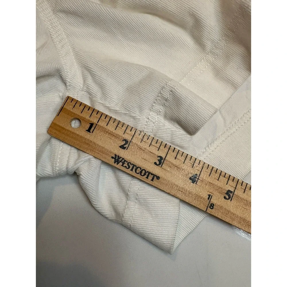 Athleta pica white